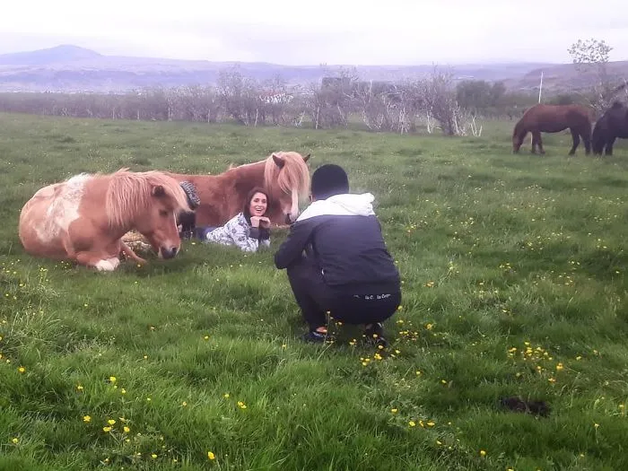 People Are Sharing Pics Of Boyfriends “Forced” To Take Perfect Pictures Of Their Girlfriends