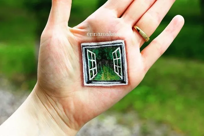 I Paint Realistic Art On My Body To Find Happiness Aside From Being In A Wheelchair, And Here Are 30 Of My Best Works