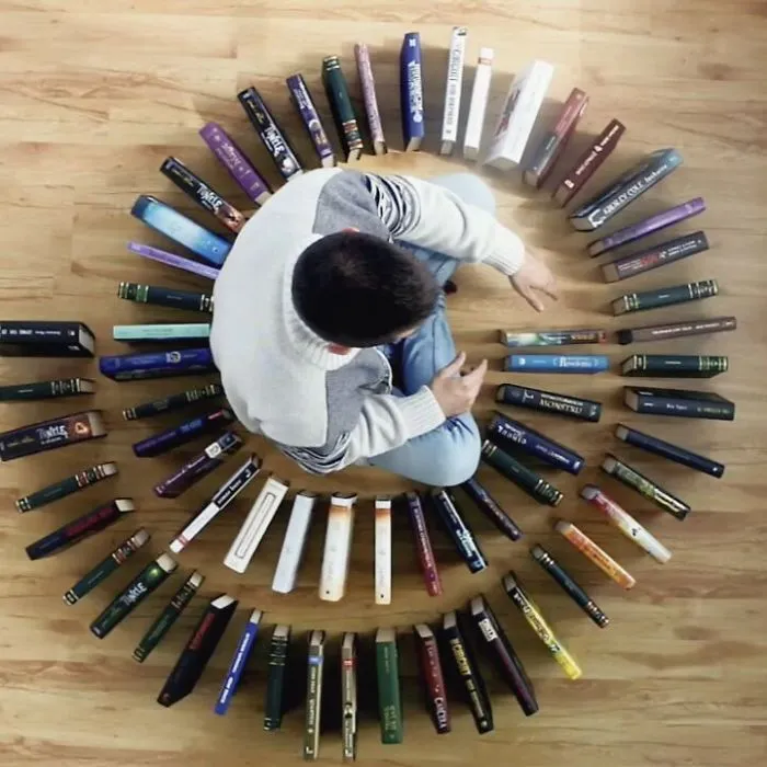 Book-Loving Guy Turns His Massive Library Into Art And His 120k Instagram Followers Approve