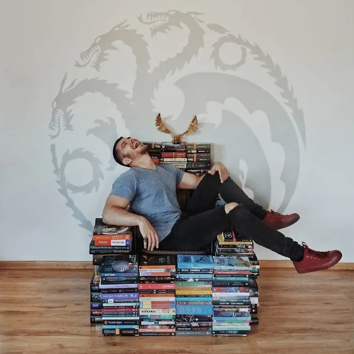 Book-Loving Guy Turns His Massive Library Into Art And His 120k Instagram Followers Approve