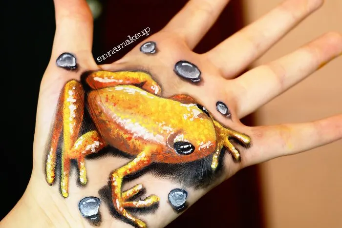 I Paint Realistic Art On My Body To Find Happiness Aside From Being In A Wheelchair, And Here Are 30 Of My Best Works