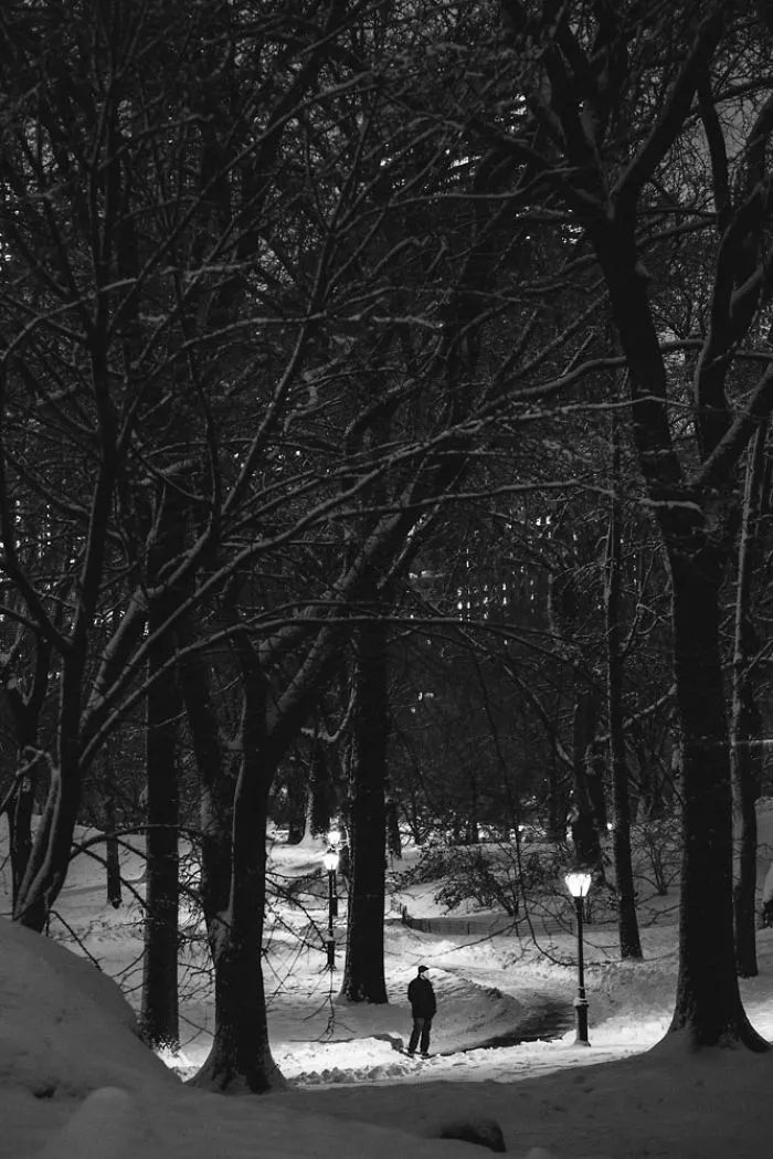 I Photographed The Loneliness In New York, And Here Are My Best 18 Photos