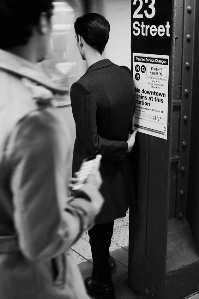 I Photographed The Loneliness In New York, And Here Are My Best 18 Photos