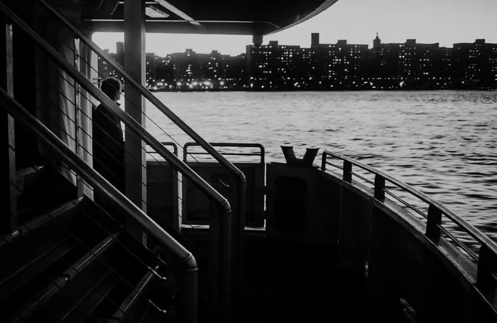 I Photographed The Loneliness In New York, And Here Are My Best 18 Photos