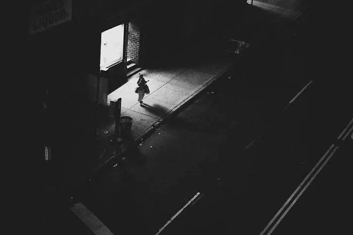 I Photographed The Loneliness In New York, And Here Are My Best 18 Photos