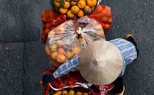 I Photographed Vietnamese Vendors From Above To Show Their Exceptional Beauty