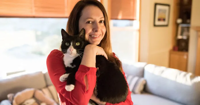 Woman Travels 1,300 Miles For Her Cat's Cancer Treatment
