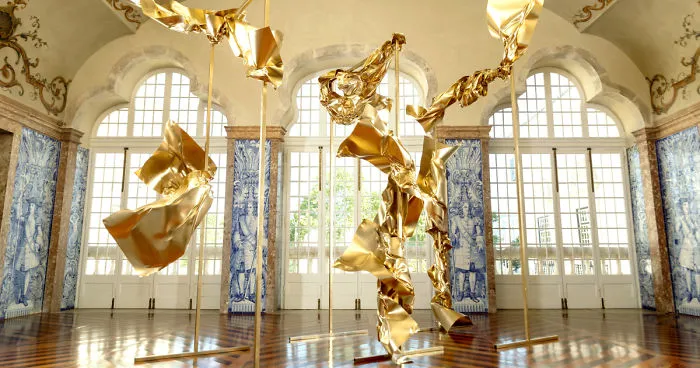 Artist Recreates The Baroque, In Spectacular Sculptures That Fly With The Wind