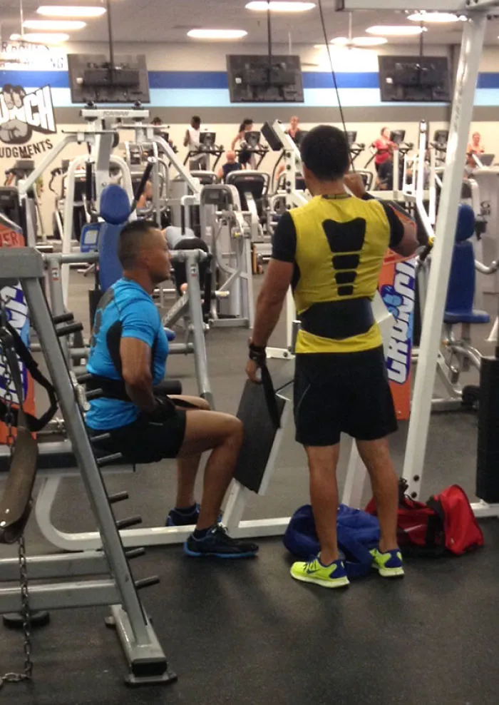 Scorpion y Sub-zero entrenando