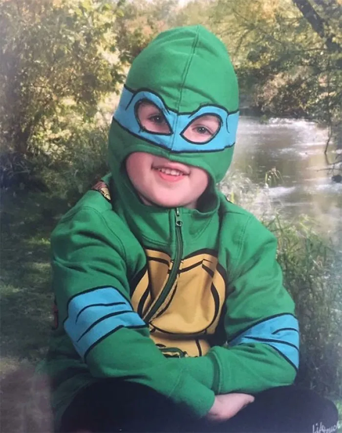 Le dejamos ponerse la sudadera para la foto con la condición de que se quitara la capucha. No lo hizo