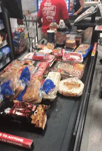 Caja exprés. Lleva 29 cosas. Yo una