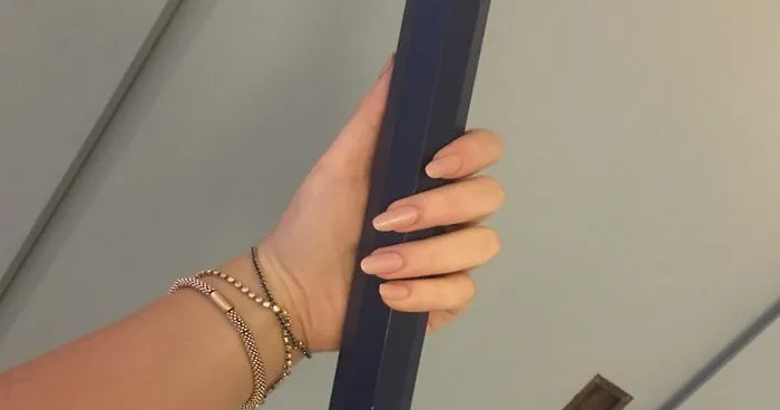 Woman Finally Finds Genius Way To Use Her GIANT Pencil She Got As Gift, And It's Hilariously Savage