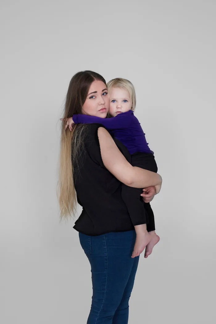 Mothers And Daughters From Iceland Pose In This Photosession And They All Have One Thing In Common