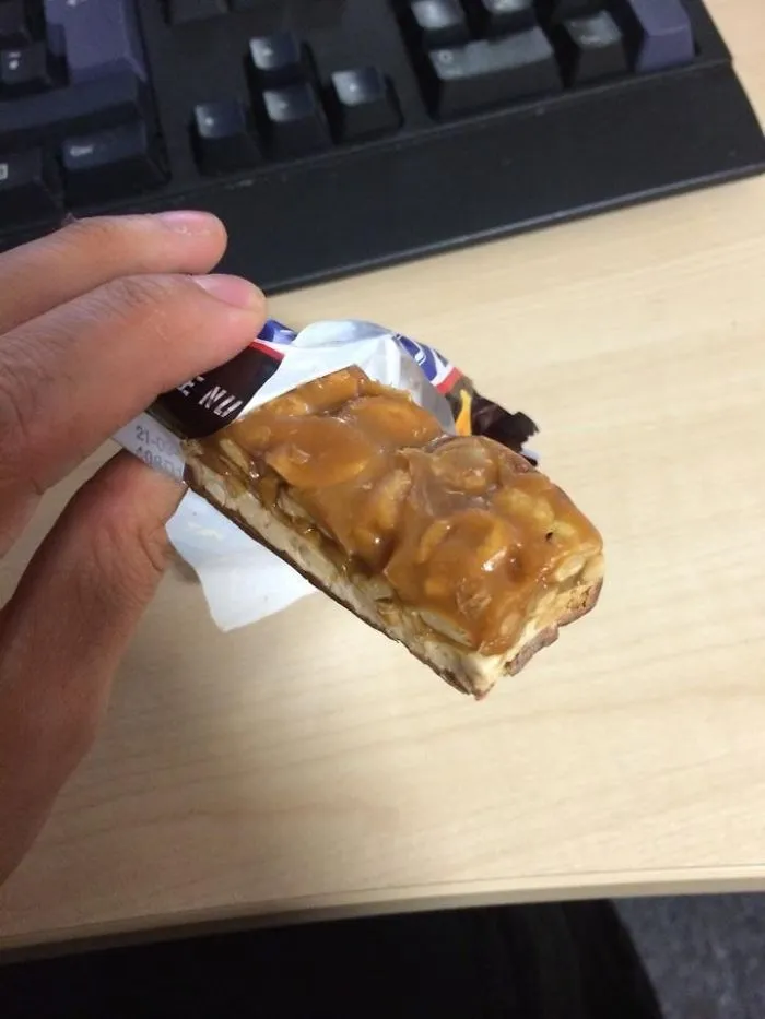 Se les ha olvidado ponerle chocolate a la chocolatina