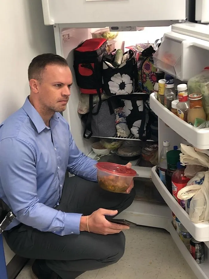 Problemas de trabajar con todo mujeres y sus bolsos de comida