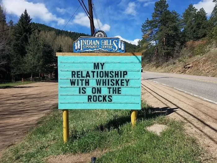 Someone In Colorado Is Putting The Funniest Signs, And The Puns Are Priceless (50 Pics)