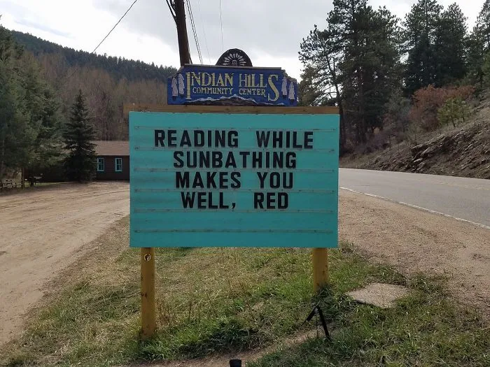 Someone In Colorado Is Putting The Funniest Signs, And The Puns Are Priceless (50 Pics)