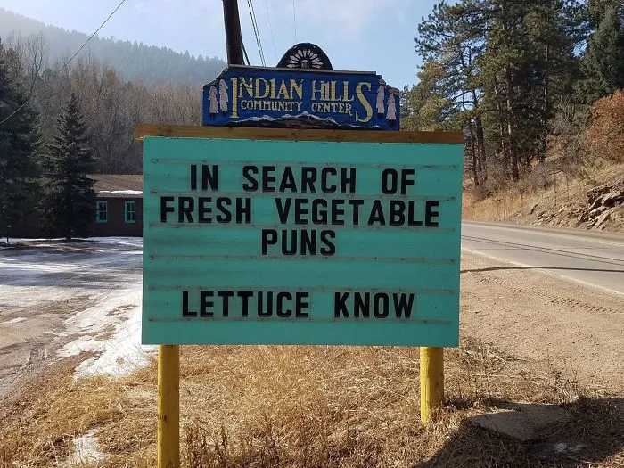 Someone In Colorado Is Putting The Funniest Signs, And The Puns Are Priceless (50 Pics)
