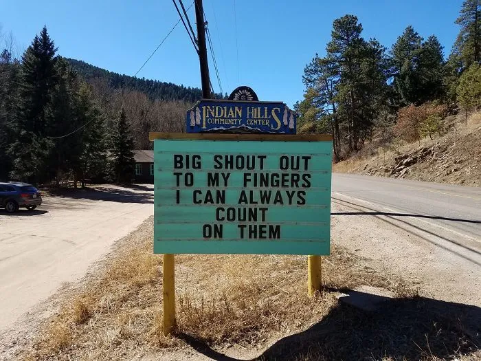 Someone In Colorado Is Putting The Funniest Signs, And The Puns Are Priceless (50 Pics)