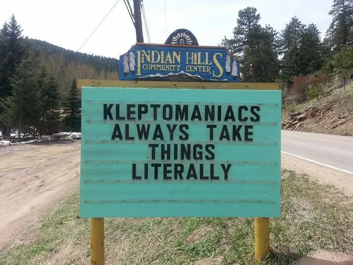 Someone In Colorado Is Putting The Funniest Signs, And The Puns Are Priceless (50 Pics)