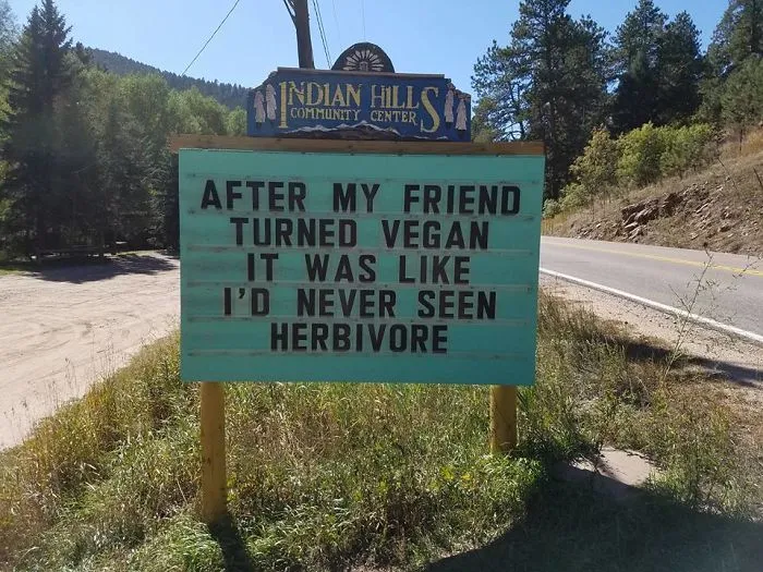 Someone In Colorado Is Putting The Funniest Signs, And The Puns Are Priceless (50 Pics)