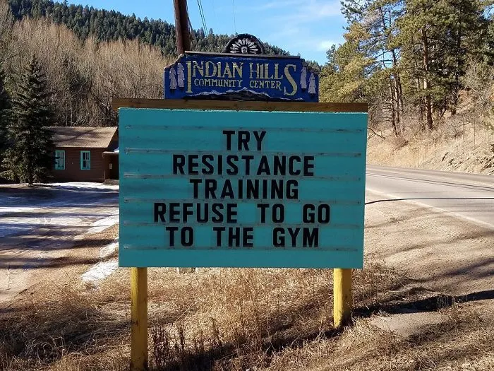 Someone In Colorado Is Putting The Funniest Signs, And The Puns Are Priceless (50 Pics)