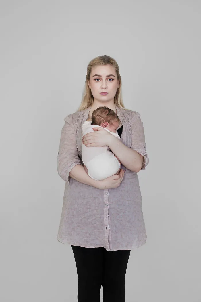 Mothers And Daughters From Iceland Pose In This Photosession And They All Have One Thing In Common