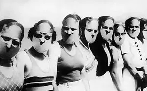 30 Unimaginable Things Women Did In The Past Just For The Sake Of 'Beauty'
