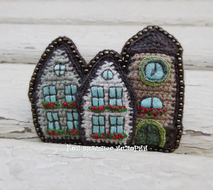 Cosy Crocheted Houses And Streets In Brooches