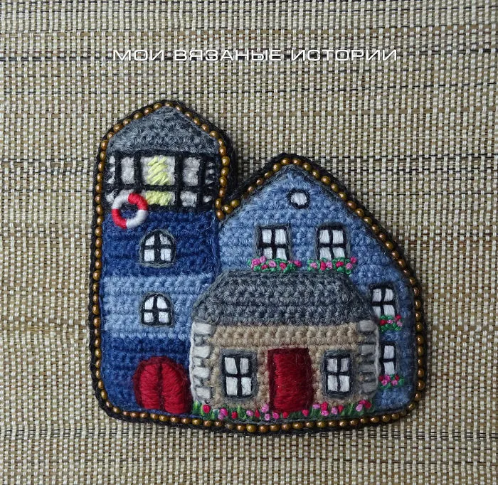 Cosy Crocheted Houses And Streets In Brooches