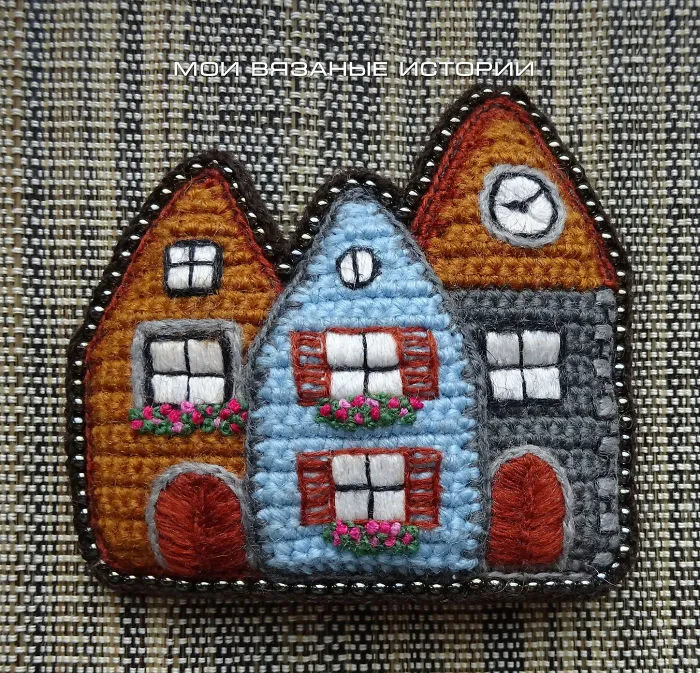 Cosy Crocheted Houses And Streets In Brooches