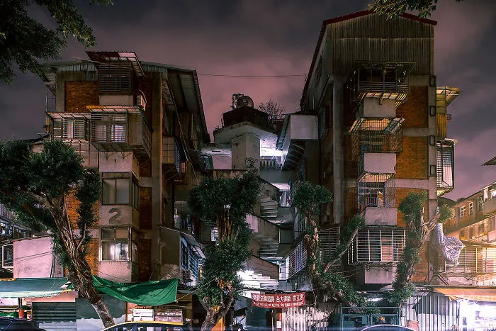 On The Edge Of Taiwan - Derive