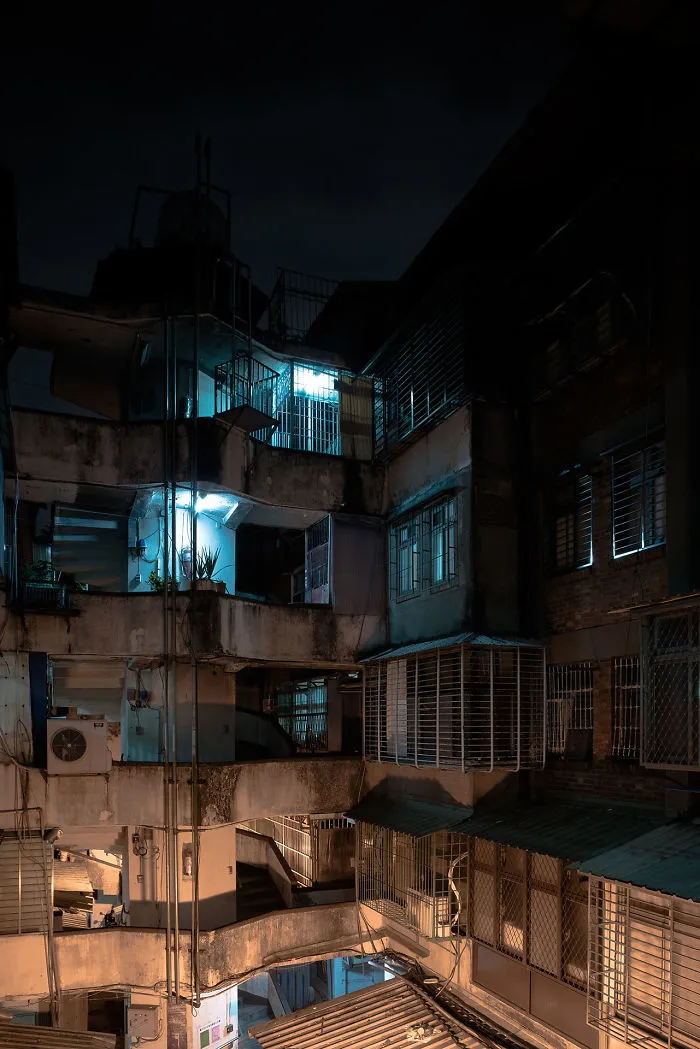 On The Edge Of Taiwan - Derive
