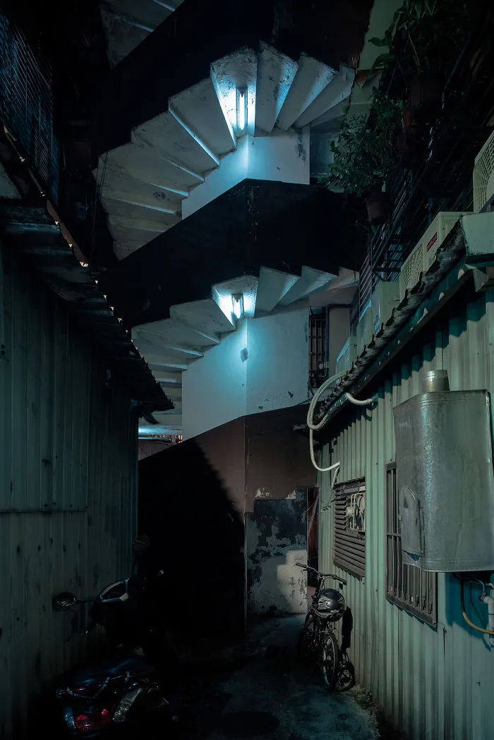 On The Edge Of Taiwan - Derive