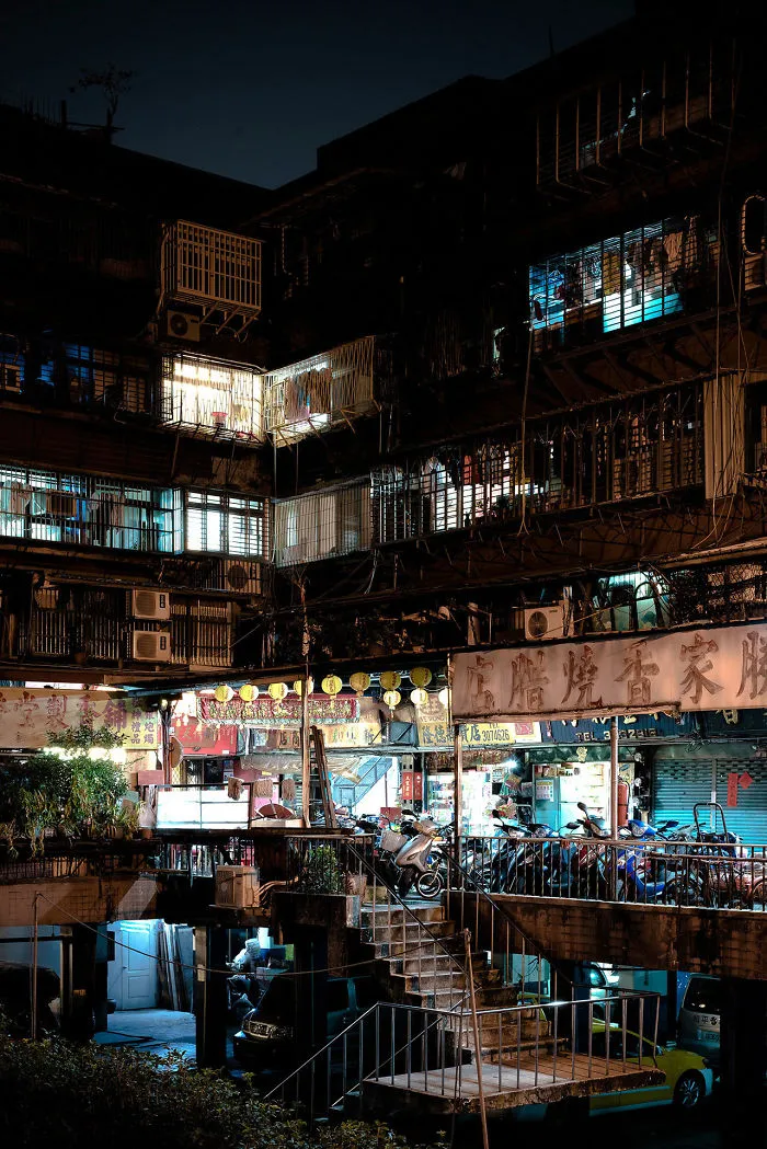 On The Edge Of Taiwan - Derive