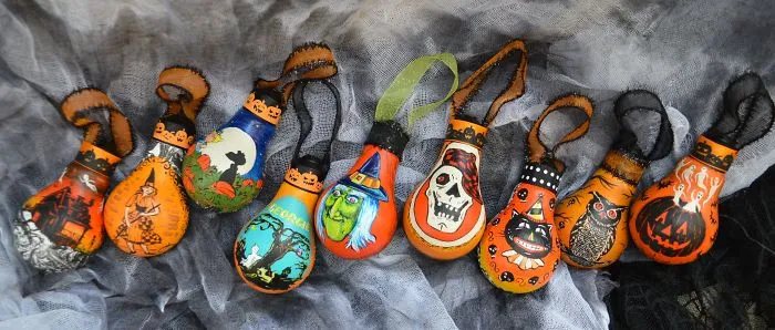 I Salvage Burnt Out Light Bulbs And Transform Them Into Hand-Painted Holiday Ornaments