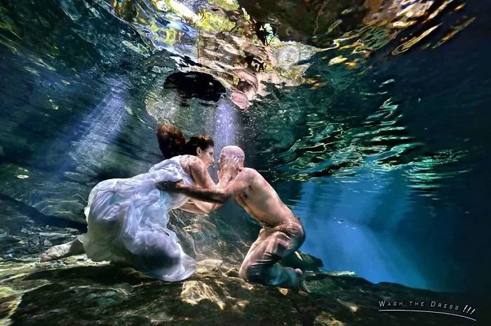 I’ve Been Photographing Couples Underwater For 21 Years And Here Are My Favorite Shots