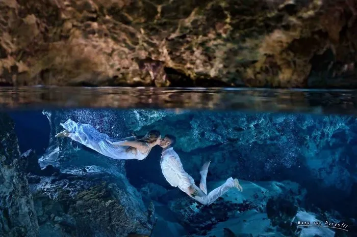 I’ve Been Photographing Couples Underwater For 21 Years And Here Are My Favorite Shots