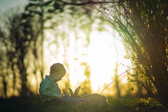 These Epic Photos Of Kids And Barnyard Animals Will Make You Wish You Grew Up On A Farm