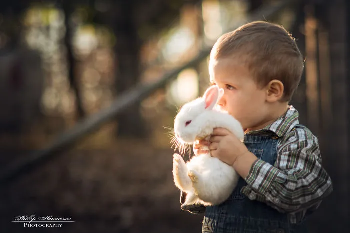 These Epic Photos Of Kids And Barnyard Animals Will Make You Wish You Grew Up On A Farm
