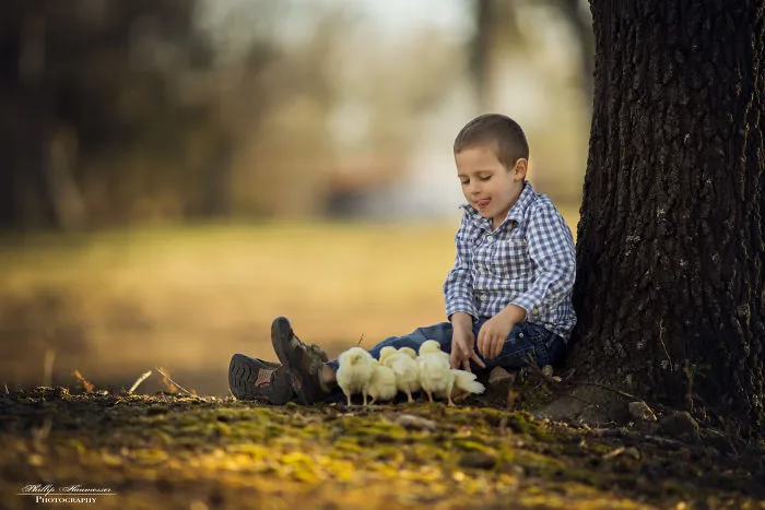 These Epic Photos Of Kids And Barnyard Animals Will Make You Wish You Grew Up On A Farm