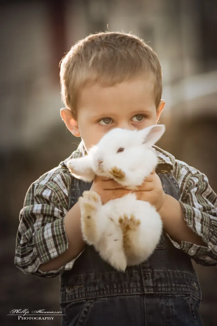 These Epic Photos Of Kids And Barnyard Animals Will Make You Wish You Grew Up On A Farm