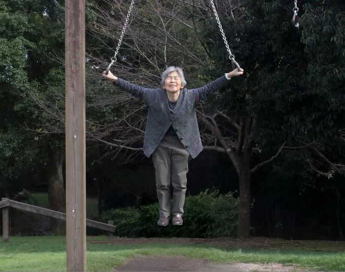 Esta abuela japonesa de 90 años descubre la fotografía y no puede dejar de hacerse divertidos autorretratos (Nuevas imágenes)