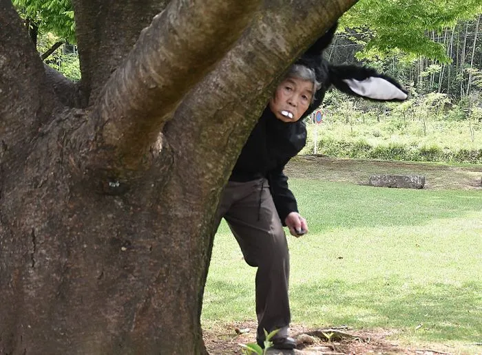 Esta abuela japonesa de 90 años descubre la fotografía y no puede dejar de hacerse divertidos autorretratos (Nuevas imágenes)