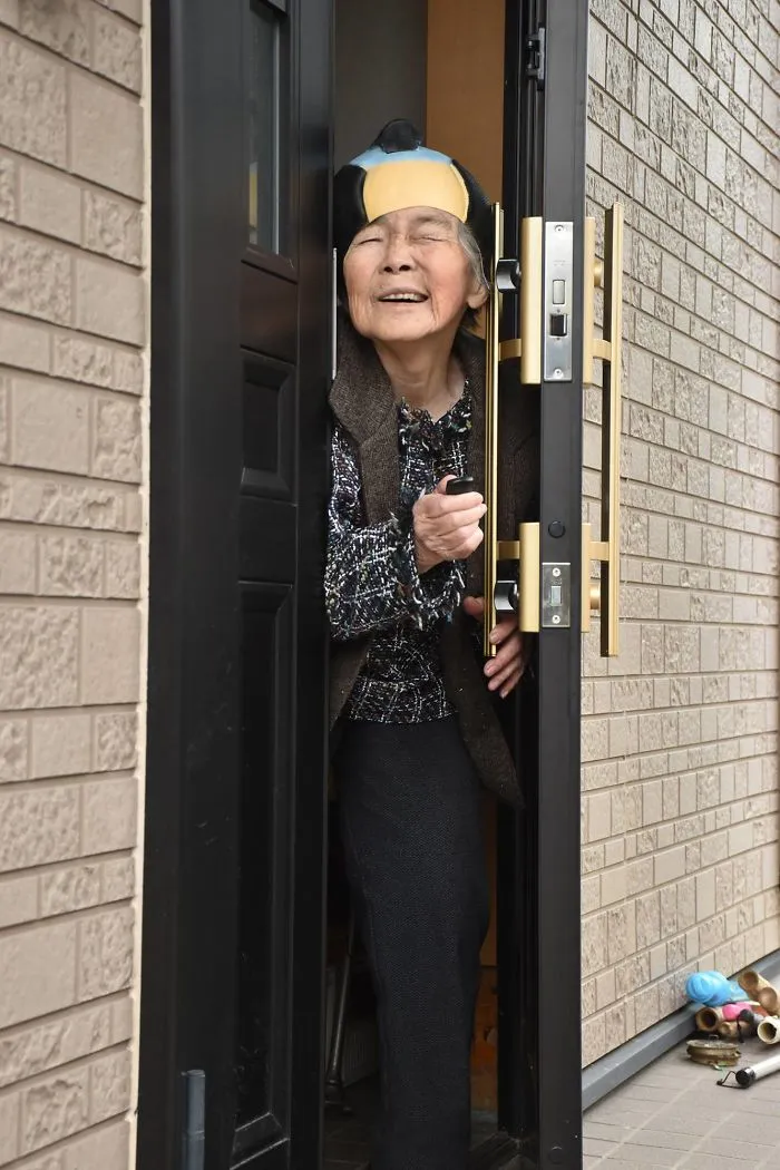 Esta abuela japonesa de 90 años descubre la fotografía y no puede dejar de hacerse divertidos autorretratos (Nuevas imágenes)