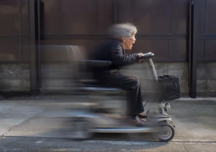 Esta abuela japonesa de 90 años descubre la fotografía y no puede dejar de hacerse divertidos autorretratos (Nuevas imágenes)