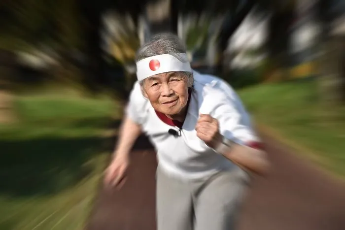 Esta abuela japonesa de 90 años descubre la fotografía y no puede dejar de hacerse divertidos autorretratos (Nuevas imágenes)