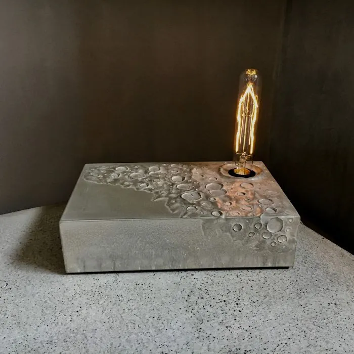 German Guy Creates Moon-Like Lamp With Concrete
