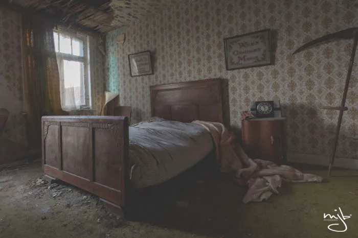 I Photographed The Best-Kept Bedroom Secrets Of All Times