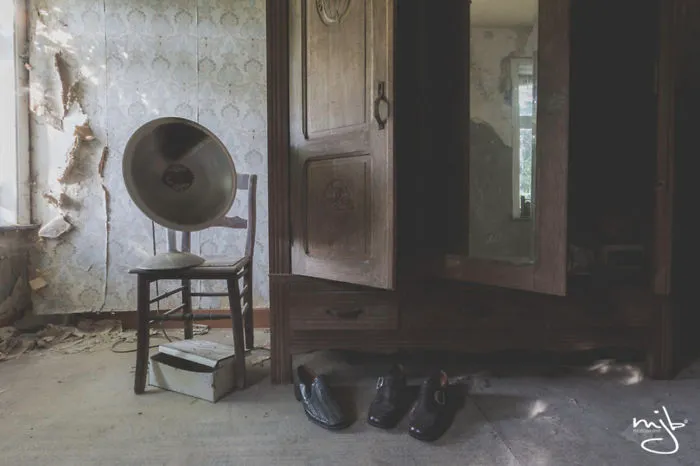 I Photographed The Best-Kept Bedroom Secrets Of All Times